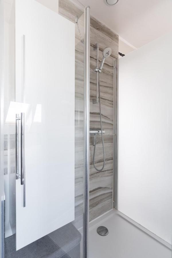 Bright And Homely 1 Bedroom Rooftop Apartment In The Marais In باريس المظهر الخارجي الصورة